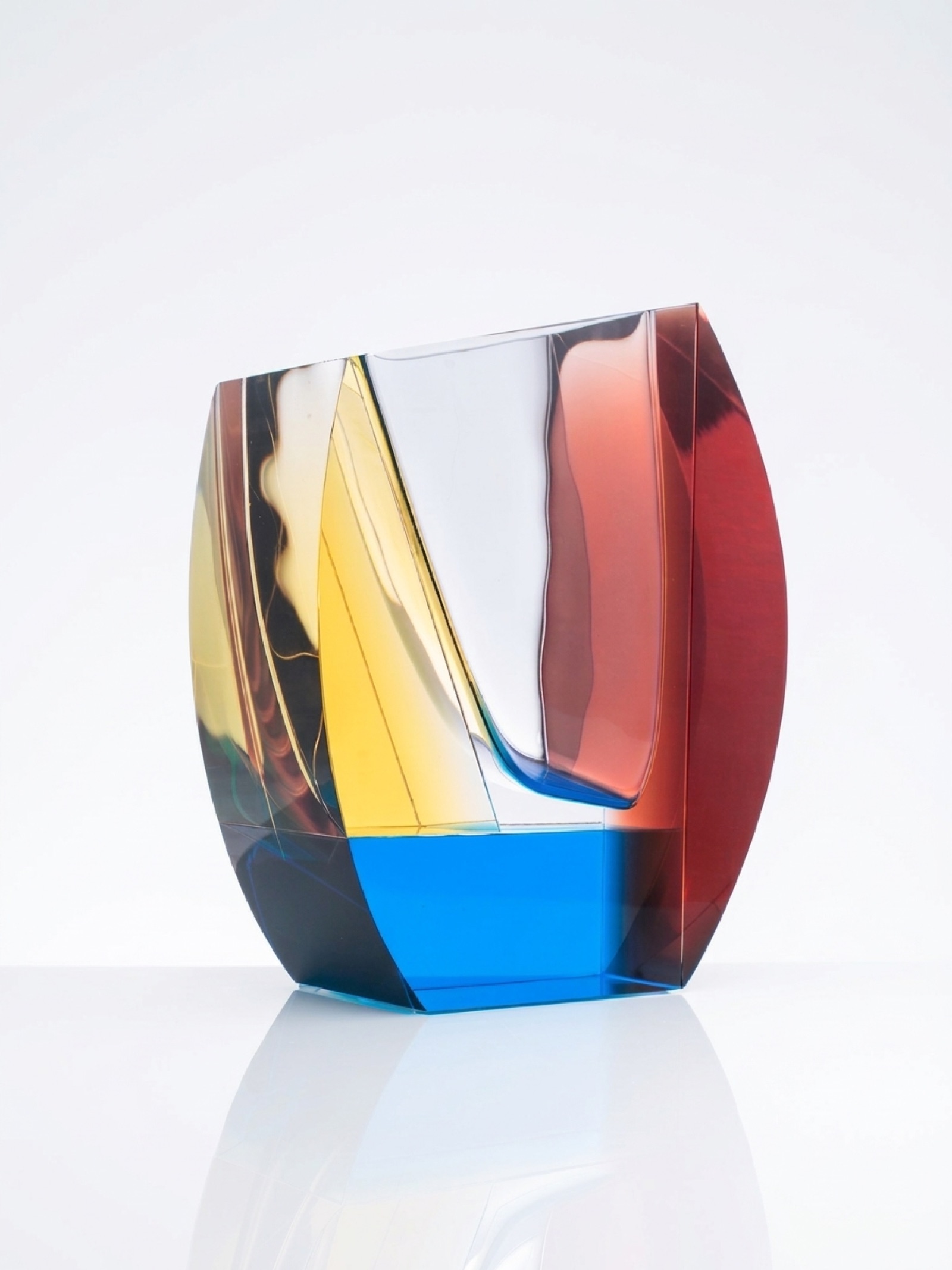 Mondrian Vases — série váz inspirovaná neoplasticismem